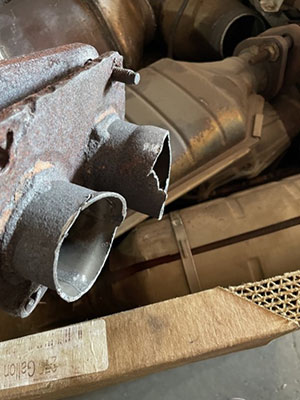 catalytic converter with jagged cuts